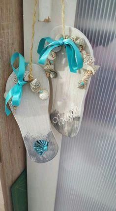 Seashell Art, Seashell Crafts, Driftwood Crafts, Beachy Decor, Coastal Decor, Flip Flop Craft, Seashell Projects, Diy Projects, Flip Flop Wreaths
