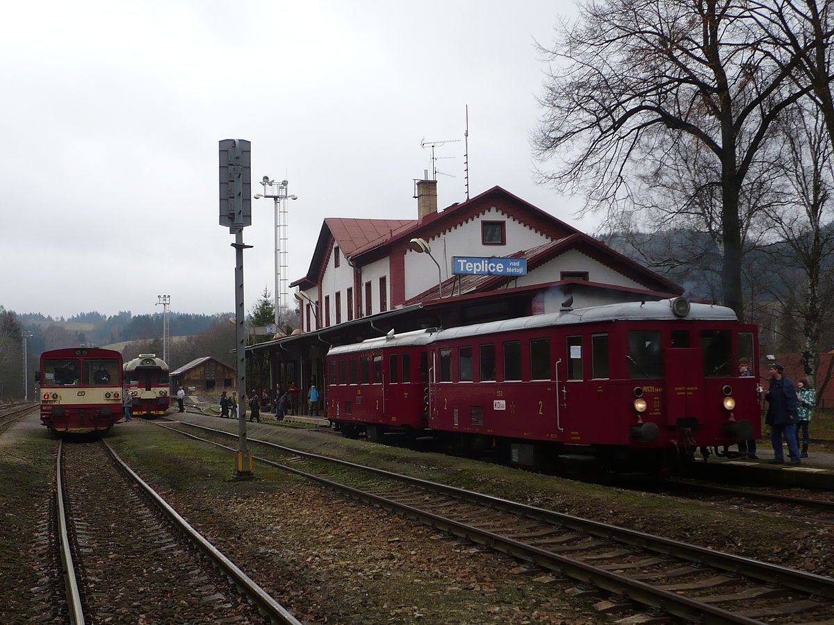 Vías en la estación de Teplice Pianista frustrado y los enigmas de internet