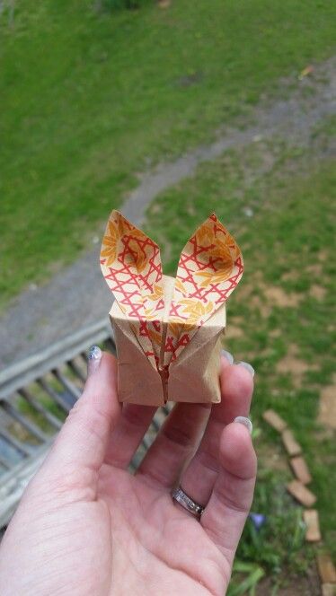 Inflatable origami bunny, beginner level, the kids like to make them