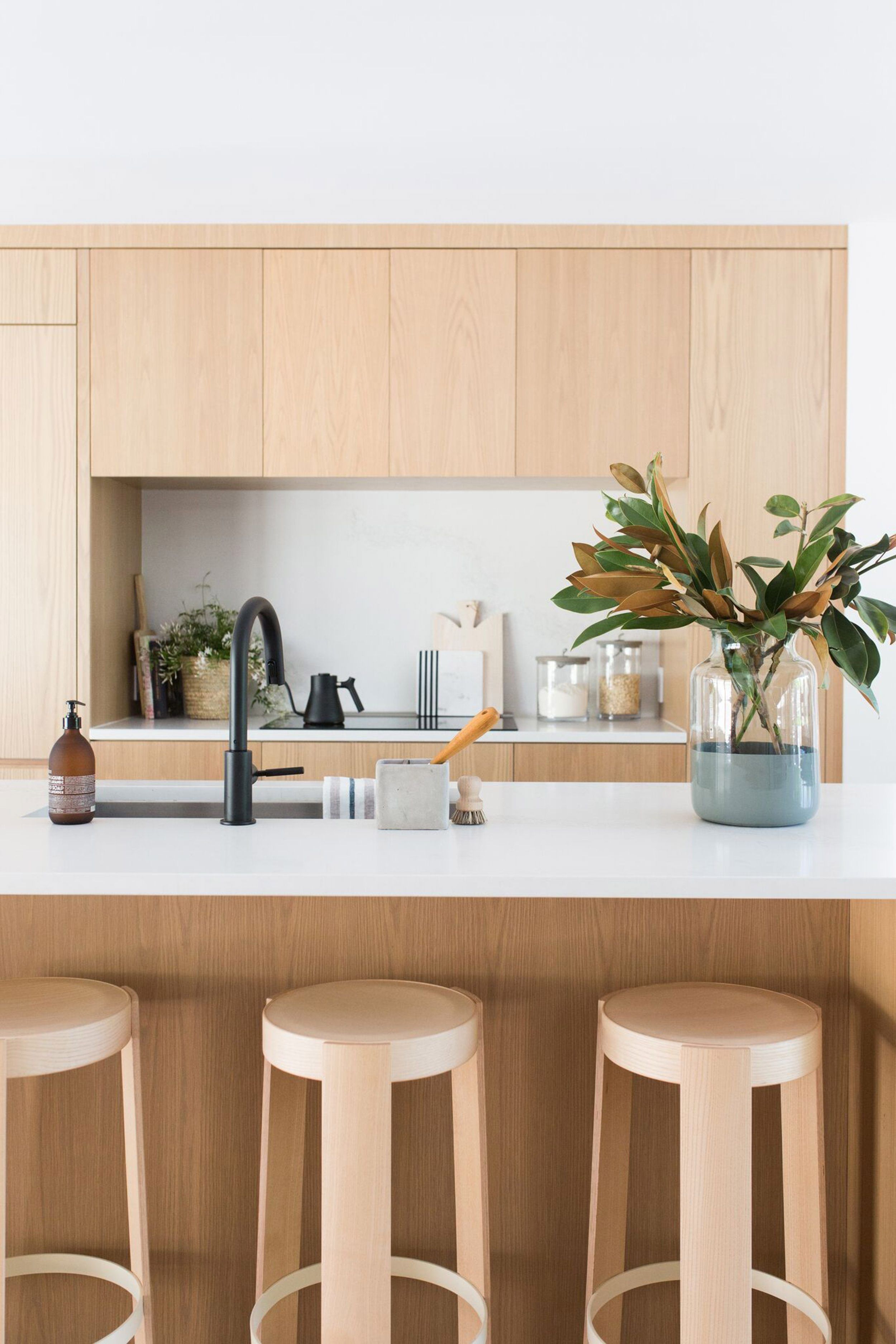 Is No Hardware The New Trend For Kitchens Style By Light Natural Wood Kitchen Cabinets Home Style