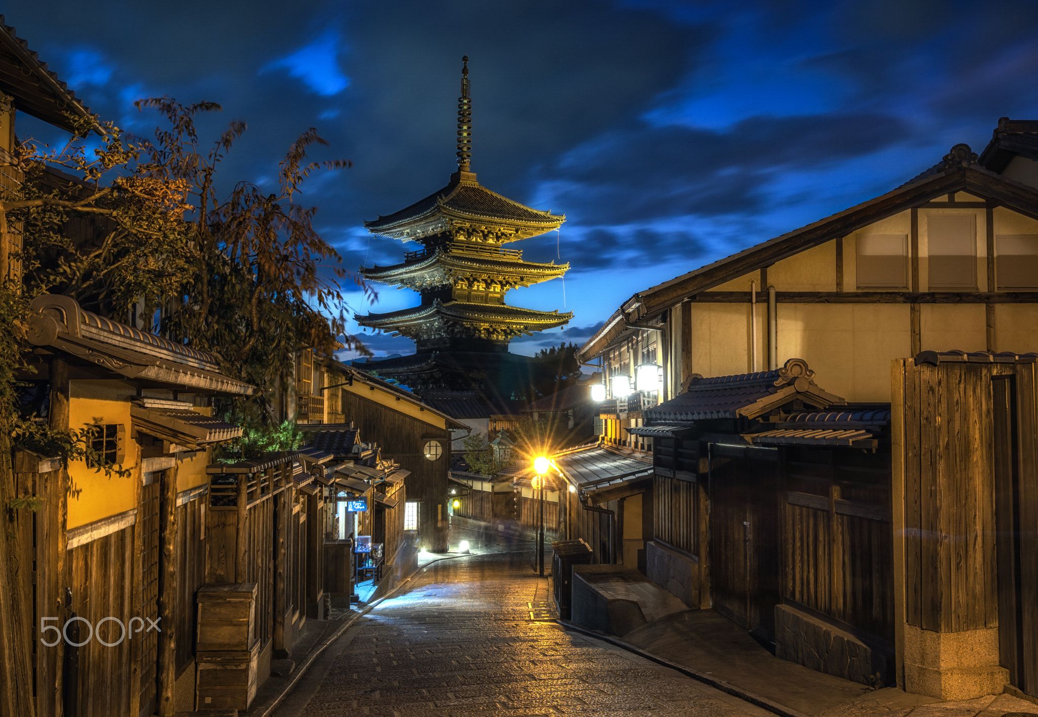 Kyoto Hokanji Temple At Night The Famous Gion Street And Hokanji kyoto-hokanji-temple-at-night-the-famous-gion-street-and-hokanji