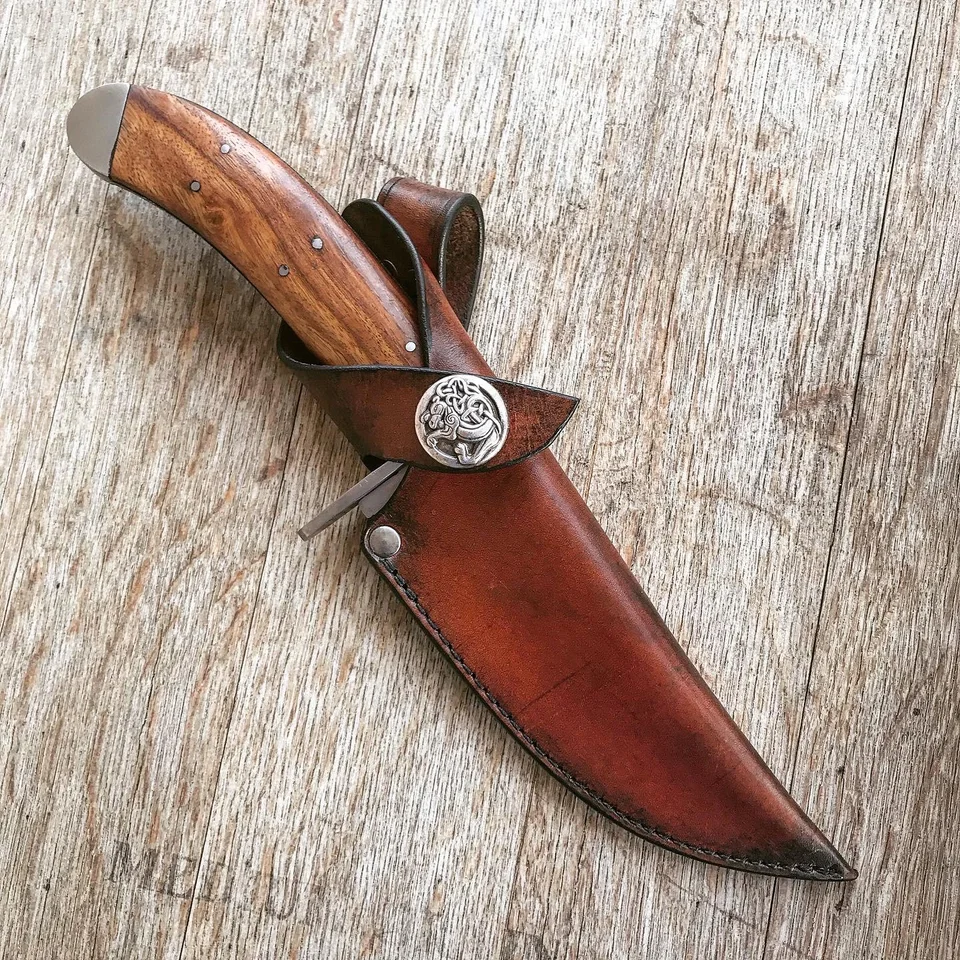 Custom knife sheath : Leathercraft Custom knife sheath : Leathercraft