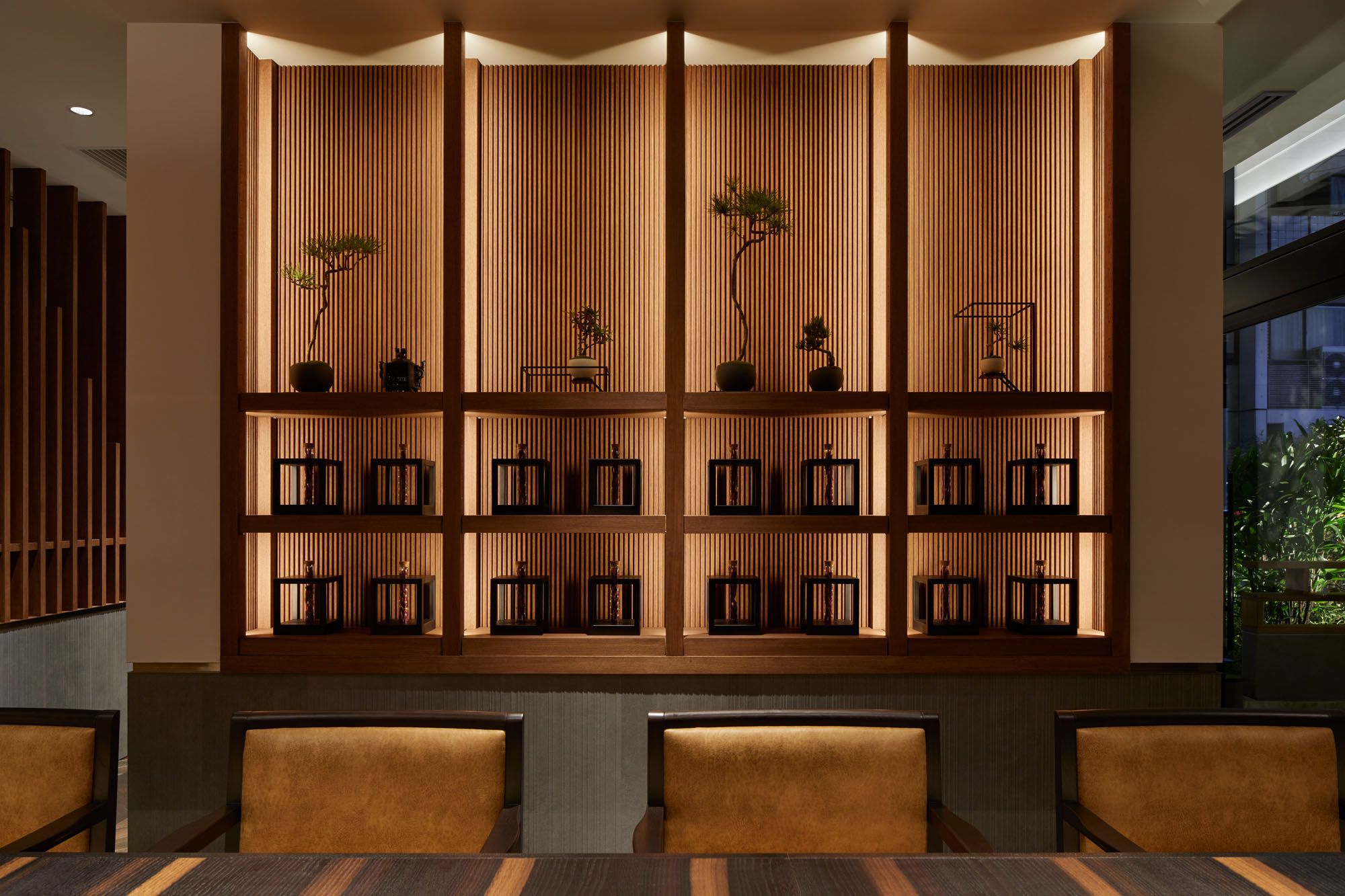 PIERROT DESIGN WIZ|Design by KOJI NINOMIYA |Architect & Interior Design |Chinese Restaurant|Minami-aoyama Tokyo Japan |Matte gold steel louver & Wood louver |High-wood counter|Designally cut mirror |Mortal tile| Wall light|LED sign Chinese Restaurant Interior, Restaurant Design, Restaurant Lighting, Fine Dining Restaurant, Interior Design Tips, Interior Decorating, Cubicle Design, Japan Interior, Eden House