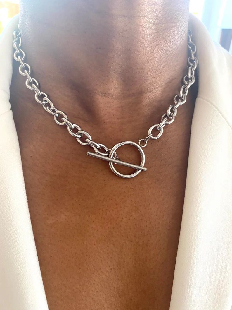 This chain necklace is smashing. It can be worn daily with any kind of outfit. #silvernecklaceforwomen #silvenecklace #boldnecklace #togglenecklace #giftforgirl Gifts Handmade, Handmade Jewelry, Handmade Items, Etsy Jewelry, Jewelry Shop, Etsy Handmade, Jewellery, Luck Jewelry, Jewelry Maker