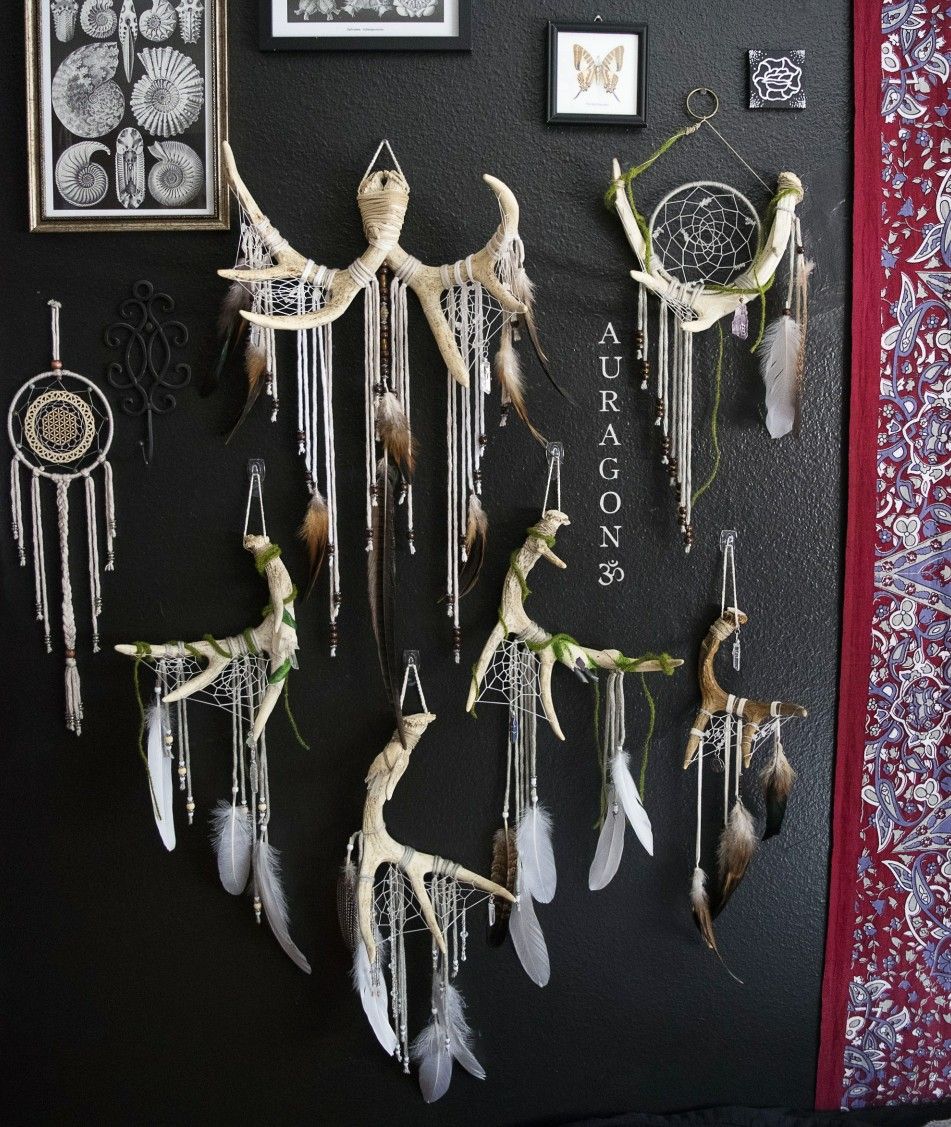 New antler collection 'Woodland' is now available in the shop This bunch has some of the most detail I've ever done on antlers before. Take a closer look at these beauties here ~ www.aurvgon.com Deer Antler Crafts, Feather Crafts, Antler Diy, Deer Antler Ideas, Antlers Decor, Deer Antlers, Deer Skull Decor, Deer Heads, Atrapasueños Diy