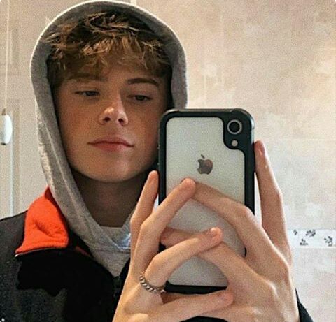 mackenzie taylor y laila west unas adolecentes de 16 y 17 años, grand… #romance # Romance # amreading # books # wattpad Beautiful Boys, Pretty Boys, Hommes Grunge, Hot Skater Boys, Cute White Boys, Cute Teenage Boys, Teen Boys, Dream Boy, Country Boys