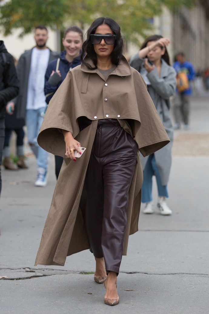 Paris's Best Fashion Week Street Style From Spring/Summer 2020 Is A Lesson In Transition Weather Dressing Mode Abaya, Mode Hijab, Abaya Fashion, Fashion Outfits, Womens Fashion, Fashion Weeks, Iranian Women Fashion, Indian Fashion, Mantel