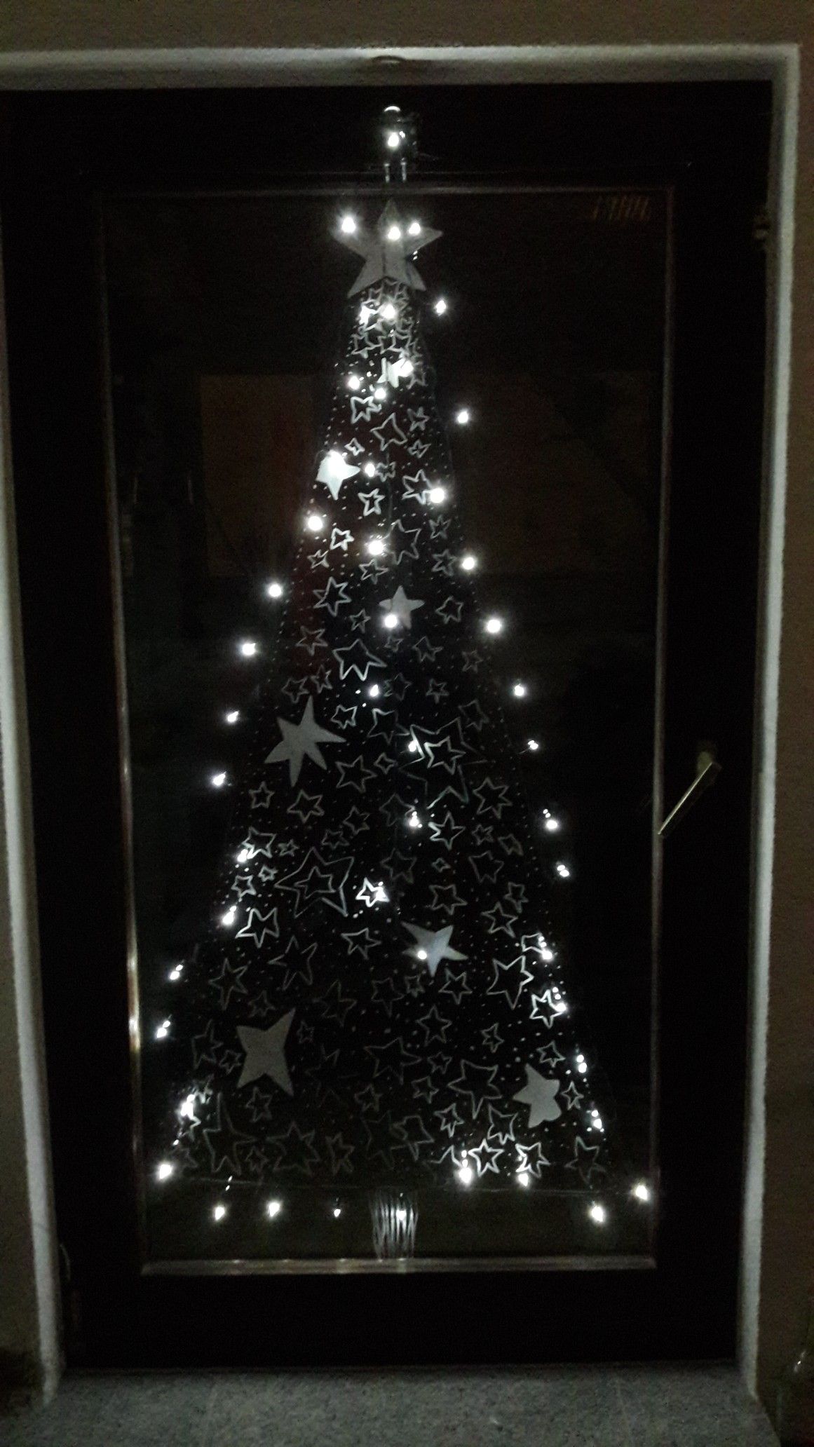 Mit Kreidestift An Die Tür Gemalt Eine Lichterkette An Den Seiten Angeklebt Und Fertig Ist Der Sternenbaum Kreidestifte Kreide Weihnachten