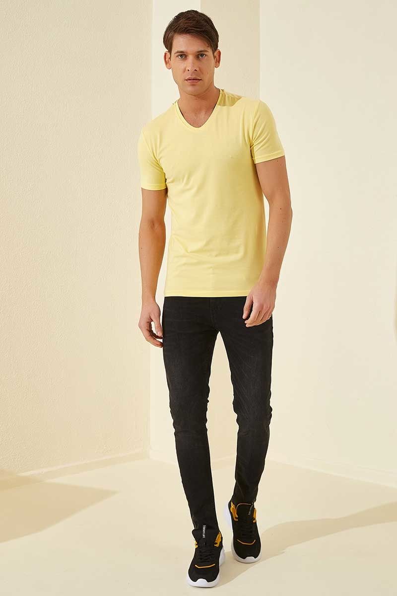 Sari Erkek Basic Kisa Kol Dar Kesim V Yaka T Shirt 87786 1 Sarisin Erkekler V Yaka Gogus