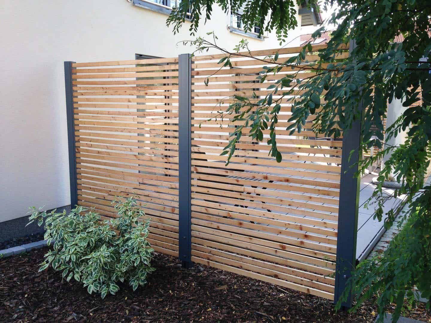 Sichtschutzzaunholzmetallgunstiglarchehohegrauweissausholzmetallaufstellenangebotdesignsecret1 In 2020 Fence Design Wood Fence Design Modern Fence Design