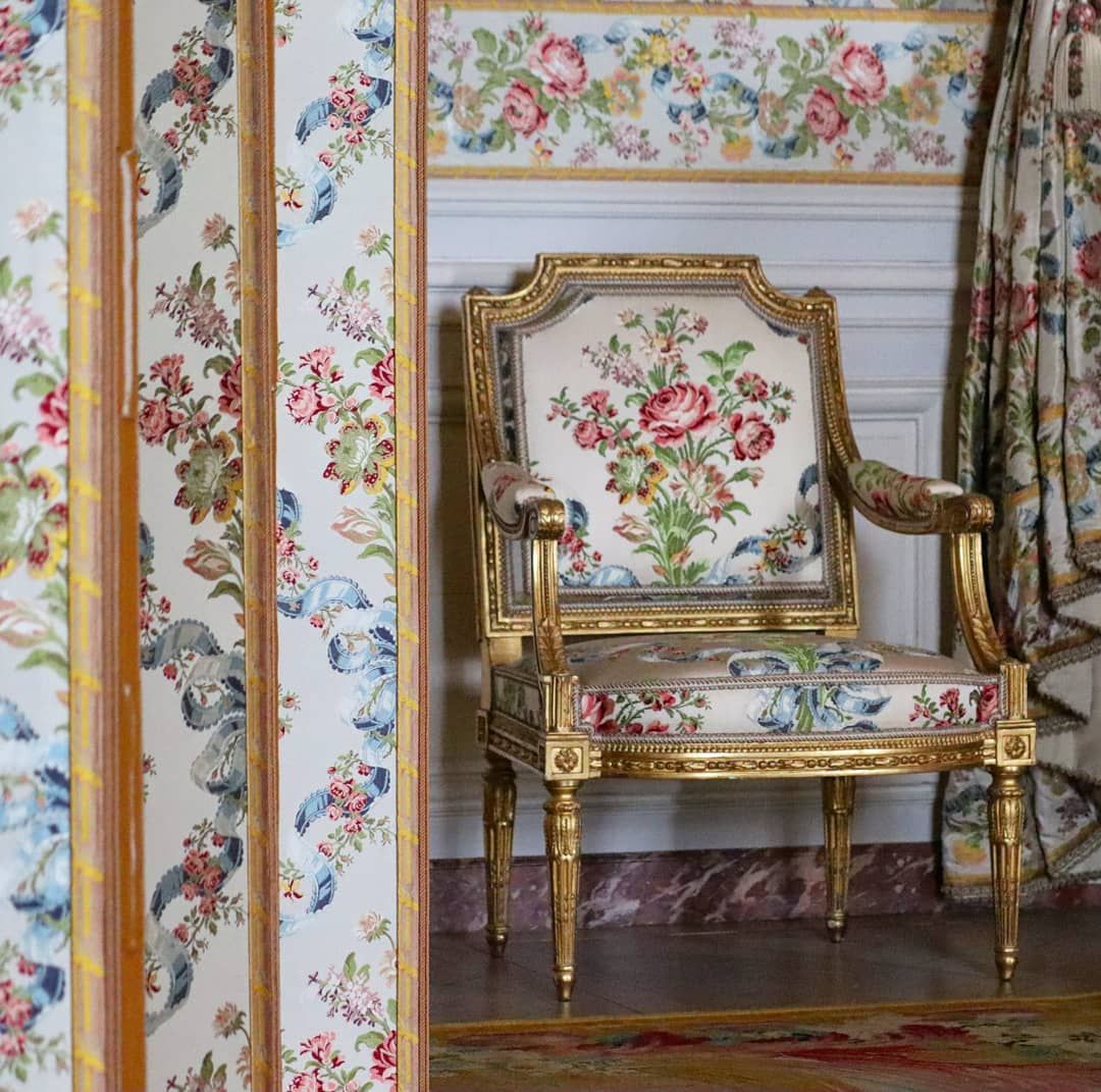 Versaillais on Instagram: “Détail de la chambre de Madame Victoire. . . #versailles #france #versalles #versalhes #chateauve… | Chateau versailles, Versailles, Deco