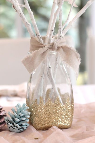 Décorer une table de Noël avec goût et à moindre coût, c'est possible. Pour preuve, cette table de Noël aux teintes pastel est facile à réaliser et est parfaite pour les petits budgets. Inspirez-vous-en et vos invités seront épatés ! Christmas Nativity Scene, Christmas Fairy, Christmas Makes, Christmas Mood, Christmas Crafts, Merry Christmas, Bohemian Holiday, Weihnachtsdekor Diy, Noel Diy