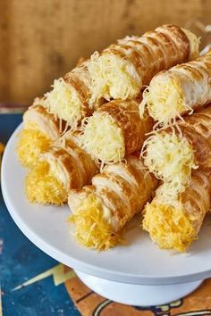 Mindenki kedvence: sajtos roló | Street Kitchen Salty Desserts, Salty Snacks, Cake Recipes, Snack Recipes, Cooking Recipes, Savory Pastry, Hungarian Recipes, Good Foods To Eat, Sweet And Salty