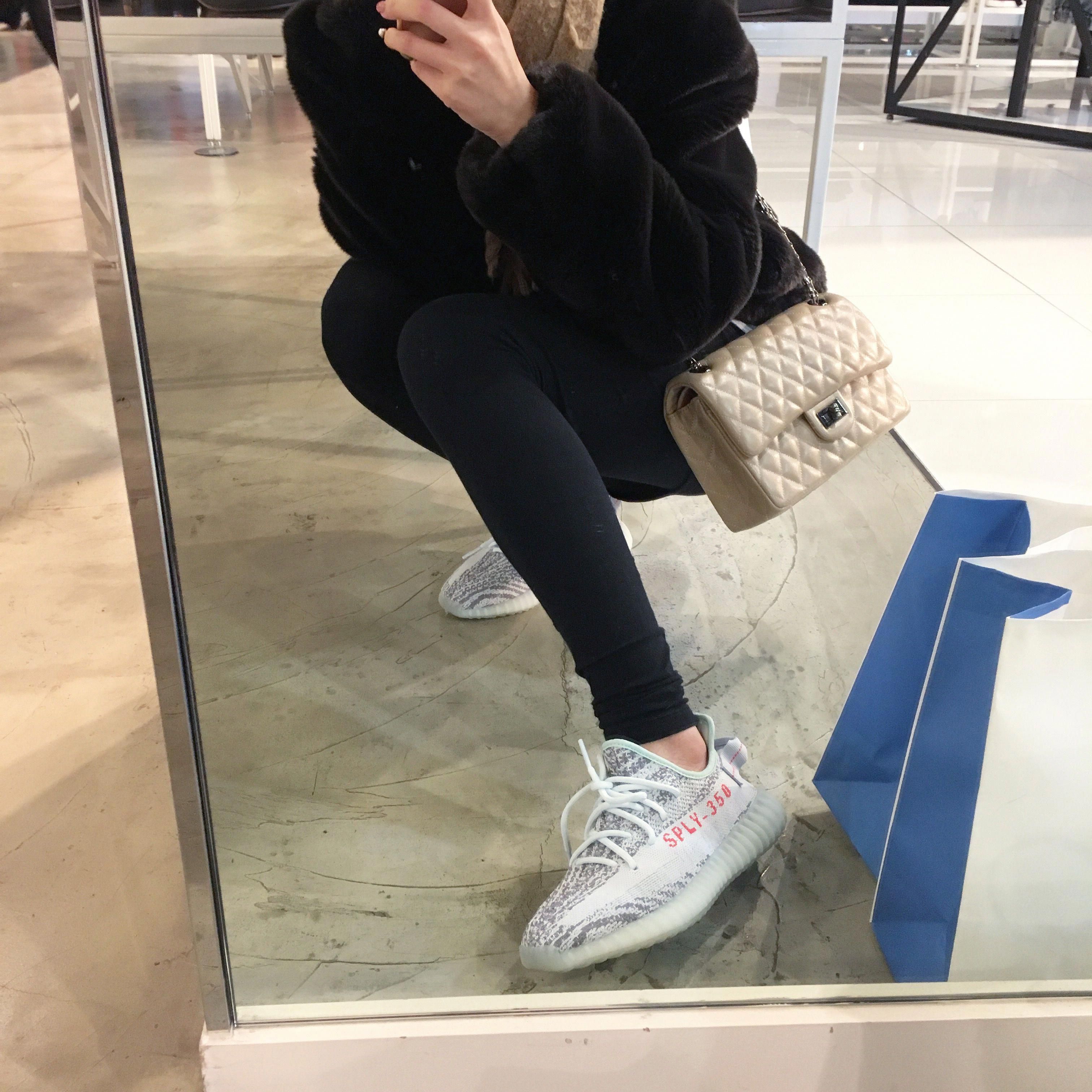 womens yeezy boost outfit