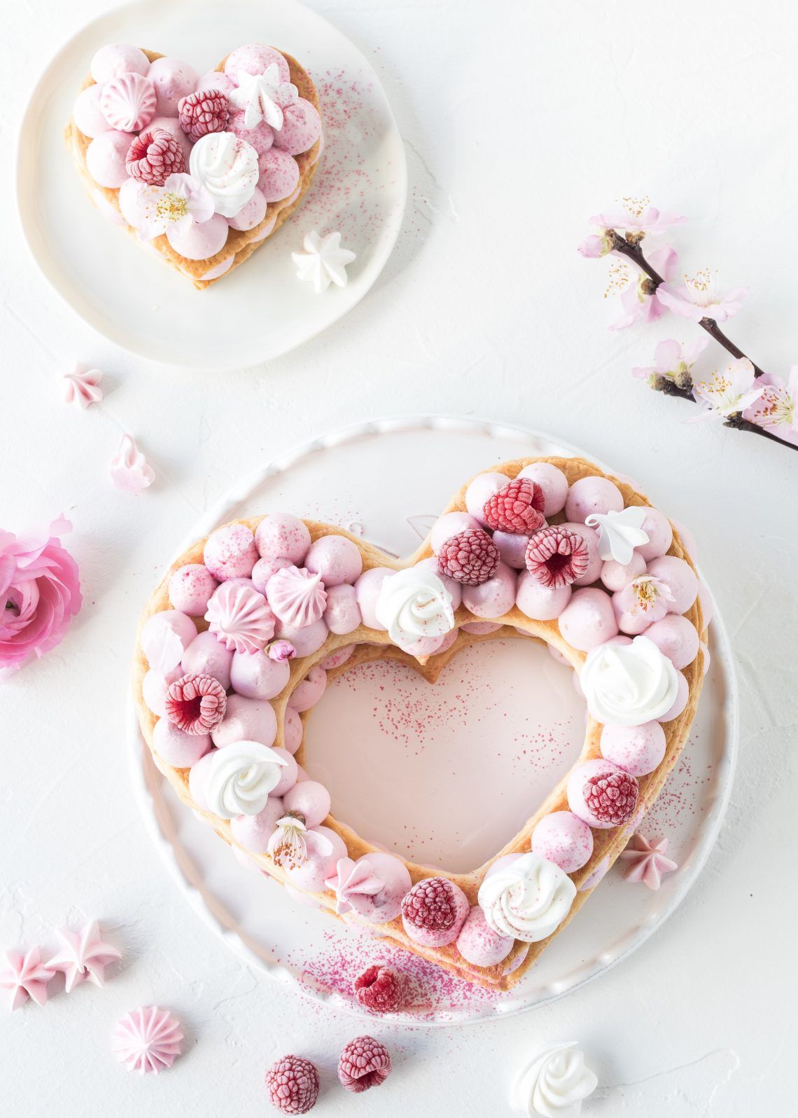 Mille Feuille Letter Cake Rezept zum Muttertag Valentinstag Herztorte backen #numbercake #lettercake #herztorte #valentinsday #muttertag #valentinstag | Emma´s Lieblingsstücke #lettercakegeburtstag