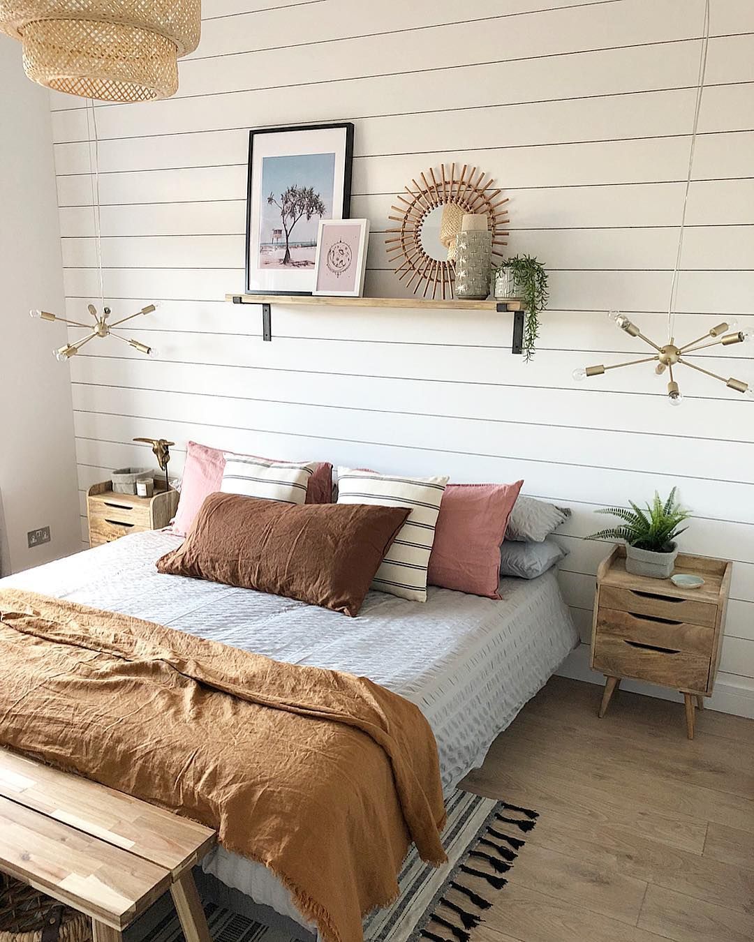 20+ Recommended Small Bedroom Ideas 2019 #smallbedroomideas small bedroom decor ideas, bedroom decor for couples small, small room decorating, small bedroom, small spaces bedroom, small bedrooms ideas, decorate a small bedroom, paint for small spaces, small spare bedroom ideas #bedroomideasforsmallroomsforcouples