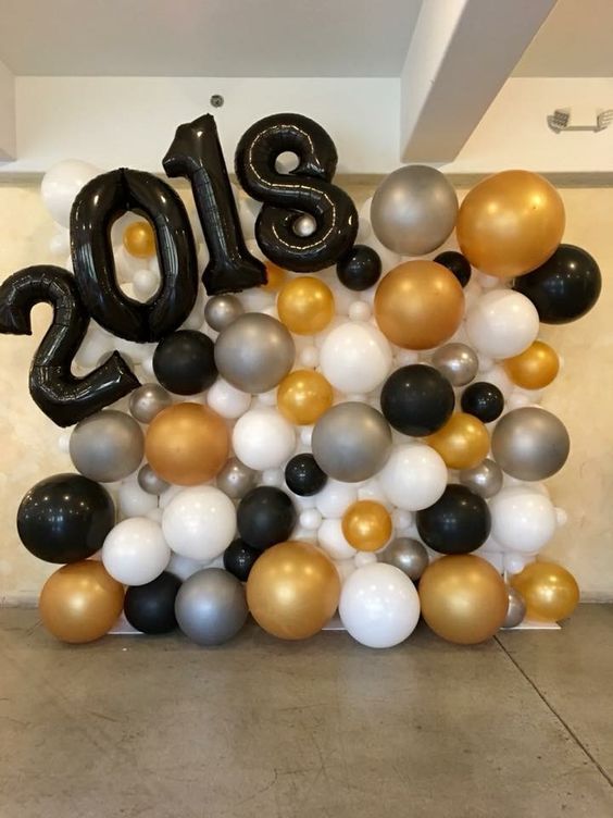 18 Instagram Worthy Graduation Party Photo Booth Ideas - Cassidy Lucille Outdoor Graduation Parties, Graduation Party Planning, College Graduation Parties, Graduation Balloons, Graduation Celebration, Graduation Party Decor, Graduation Photos, Grad Parties, Graduation Ideas