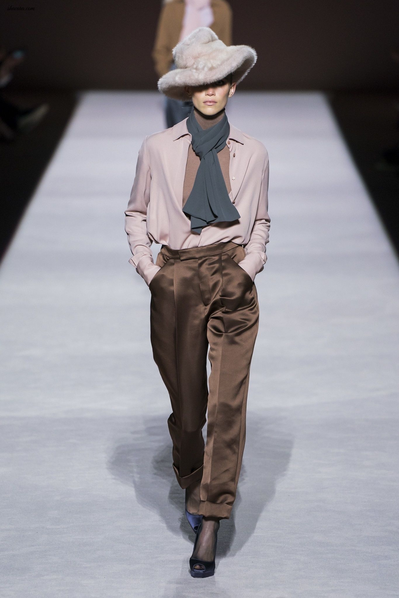 #NYFW: Tom Ford Kicks Off Fall/Winter 2019 Shows With Gentle Elegance ...