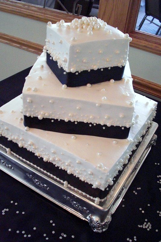 Tiffany S Wedding Ideas Silver Wedding Cake Wedding Cake Navy Round Wedding Cakes