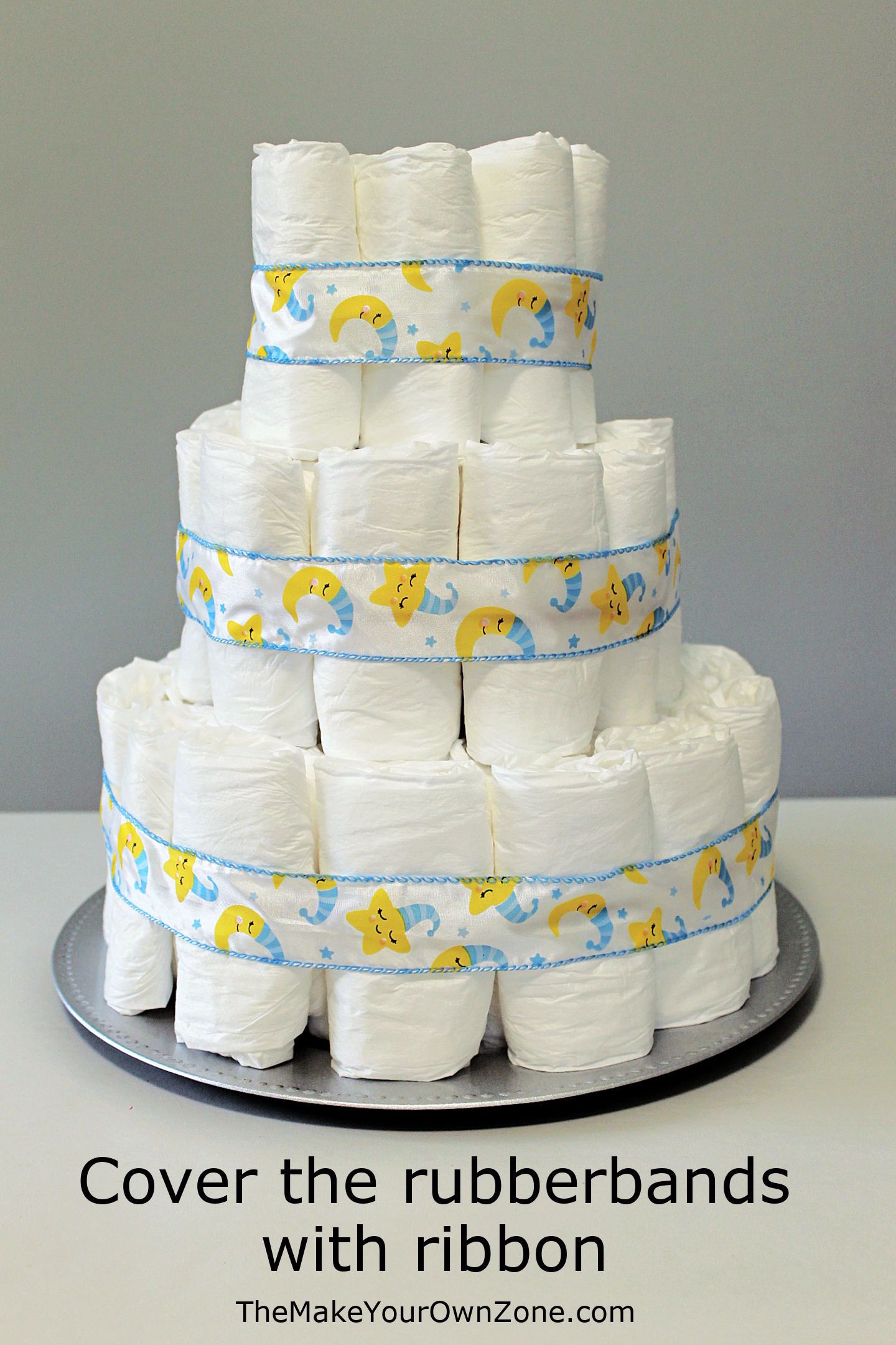How To Make A Diaper Cake Centerpiece - The Make Your Own Zone Size 1 Diapers, Diy Diapers, Baby Shower Diapers, Small Diaper Cakes, Diy Diaper Cake, Diaper Cake Instructions, Diaper Cake Centerpieces, Baby Shower Crafts, Cake Supplies