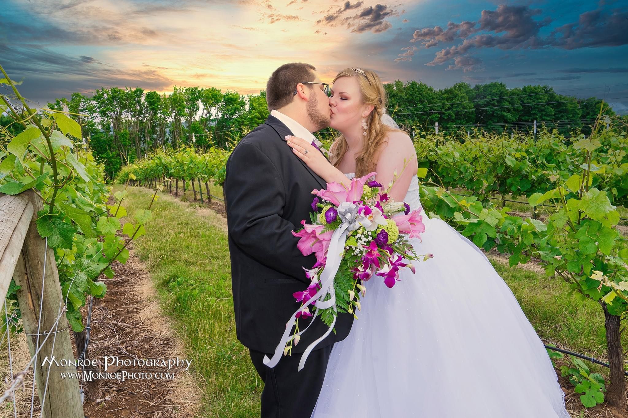 @salem oregon #pnwphotographer #pnwedding #oregon #sonyalpha #sony #fairytail #tangled #weddingphoto #weddingpictures #weddingportraits