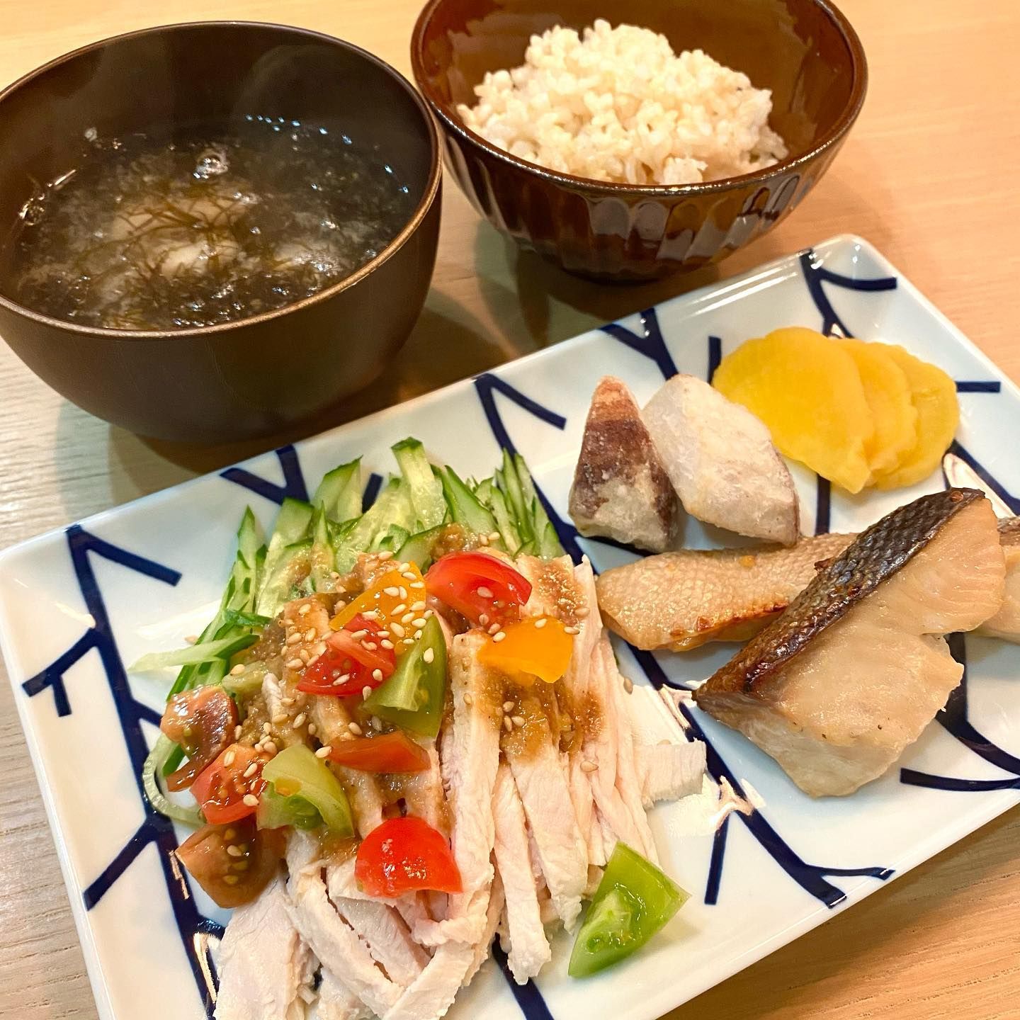 今日の古川家ごはん鶏むね肉のバンバンジーサラダ鮭の自家製西京漬け焼き皮付き里芋のフライドポテトおばあちゃんのたくあん漬けふのりと里芋のみそ汁金芽ロウカット玄米ごはん 古川家ごはん 古川家 料理研究一家 食卓 Yummy Vegetables Happy Family Cooki 今日の古川家ごはん鶏むね肉のバンバンジーサラダ鮭の自家製西京漬け焼き皮付き里芋のフライドポテトおばあちゃんのたくあん漬けふのりと里芋のみそ汁金芽ロウカット玄米ごはん 古川家ごはん 古川家 料理研究一家 食卓 Yummy Vegetables Happy Family Cooki