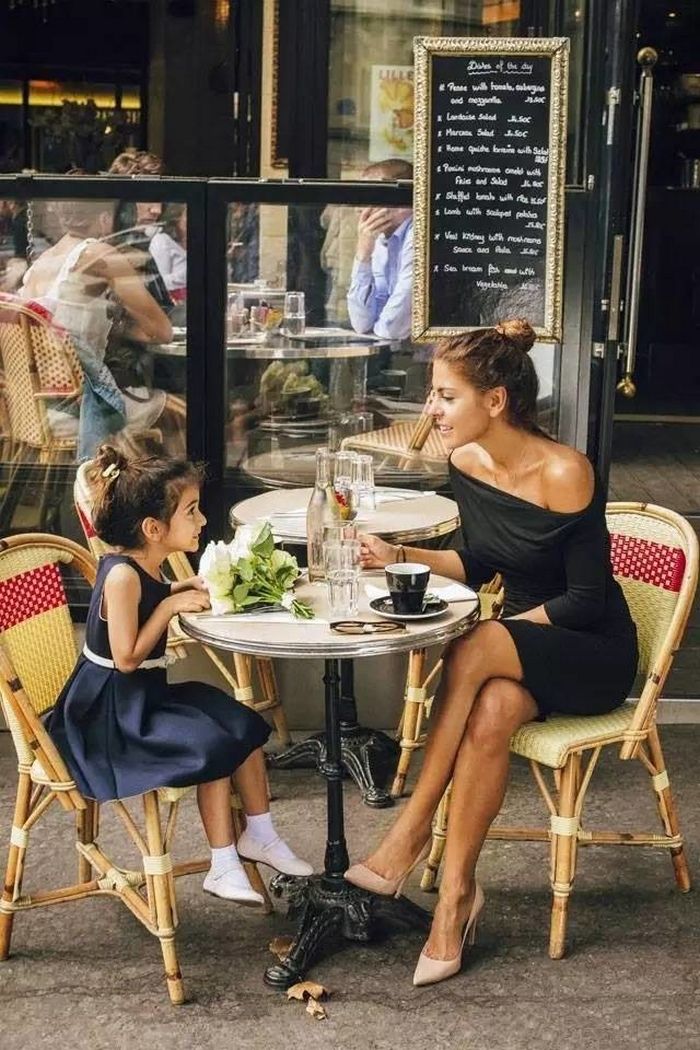 Today I'm wondering, what did you want to be when you grew up? Did it affect the career you chose in life? Share your stories with us! Mommy Daughter, Girl Mom, Mother Daughters, Career Girl Daily, Career Mom, Career Goals, Today's Fashion Trends, Fashion Outfits, Foto Top