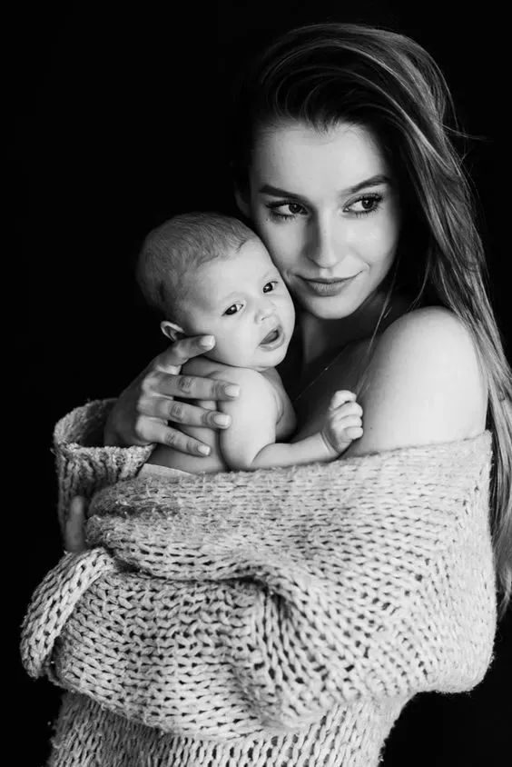25 IDEAS for Your Newborn Family Photos | Annie Baby Monitor Mother Baby Photography, Baby Boy Newborn Photography, Newborn Shoot, Baby Girl Newborn, Natural Newborn Photography, Parents Newborn, Parents Baby, Newborn Care, Newborn Family Photos