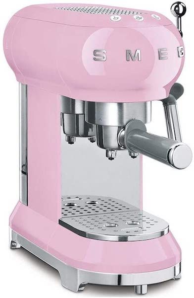 This 50’s style espresso coffee machine from Smeg is an espresso and pink lover’s must have, especially if you’re into a retro style or have other Smeg home appliances to match. The espresso machine has a 1 or two cup button, steam option and adjustable cappuccino system with 15 bar pressure, anti drip system, user friendly control panel and removable and many more features. Machine A Cafe Expresso, Espresso Coffee Machine, Cappuccino, Espresso Pods, Best Espresso, Smeg, Café Vintage, Styl Vintage, Coffee Lovers