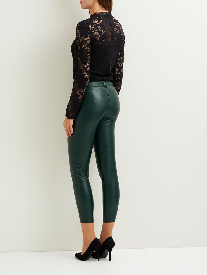 outfits with dark green leggings