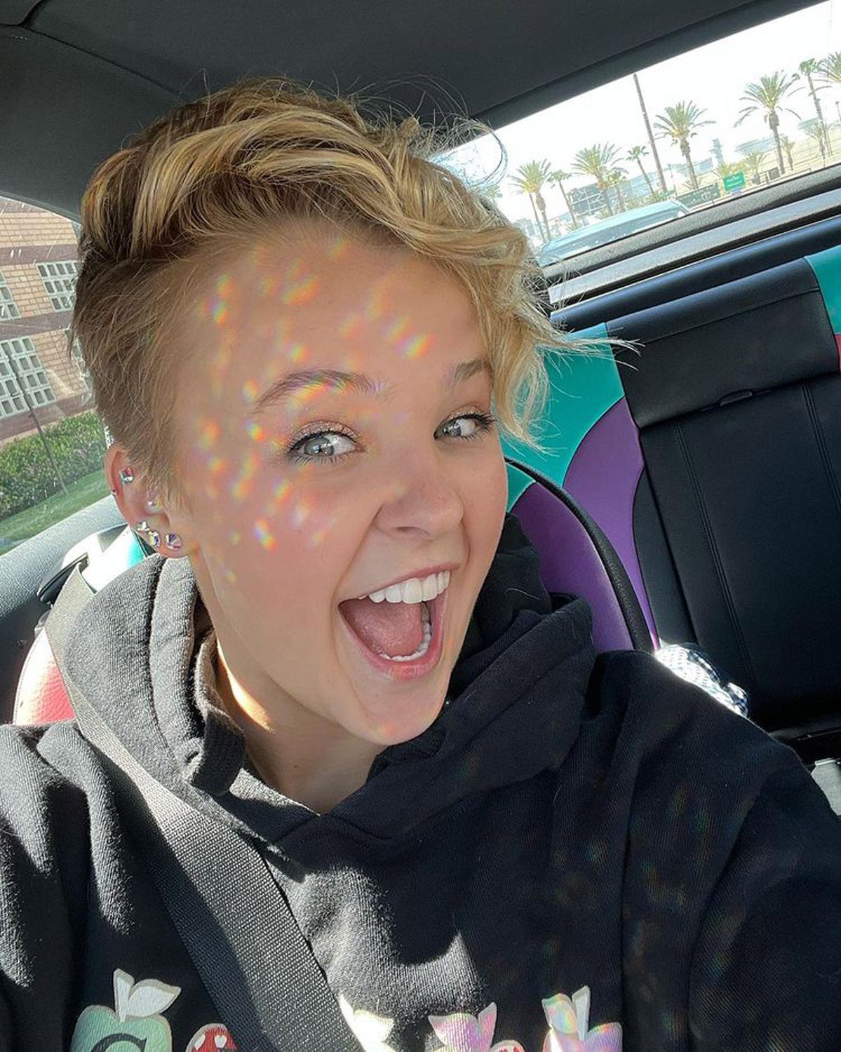 JoJo Siwa Chops Off Her Signature Ponytail – See Her Gorgeous New