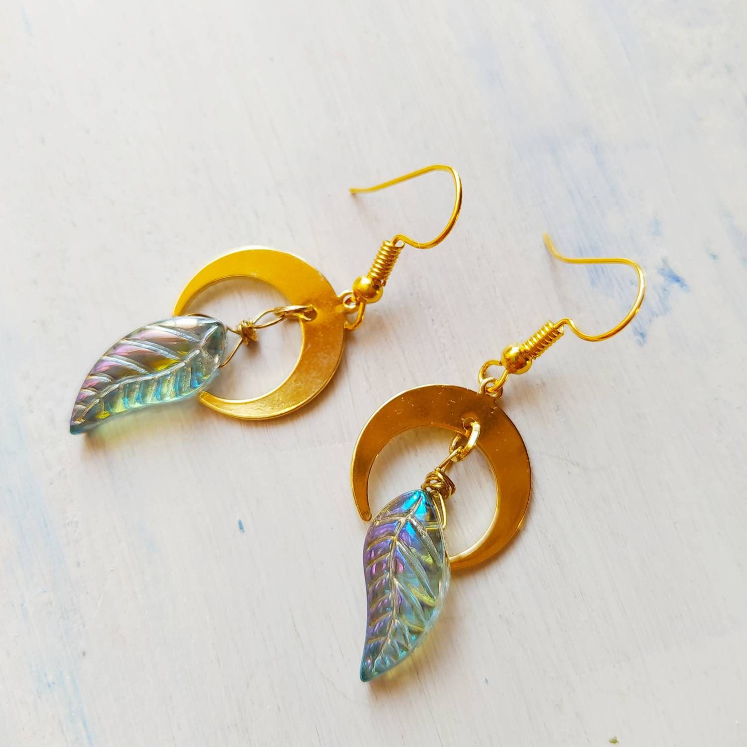 Glass feather earring rainbow