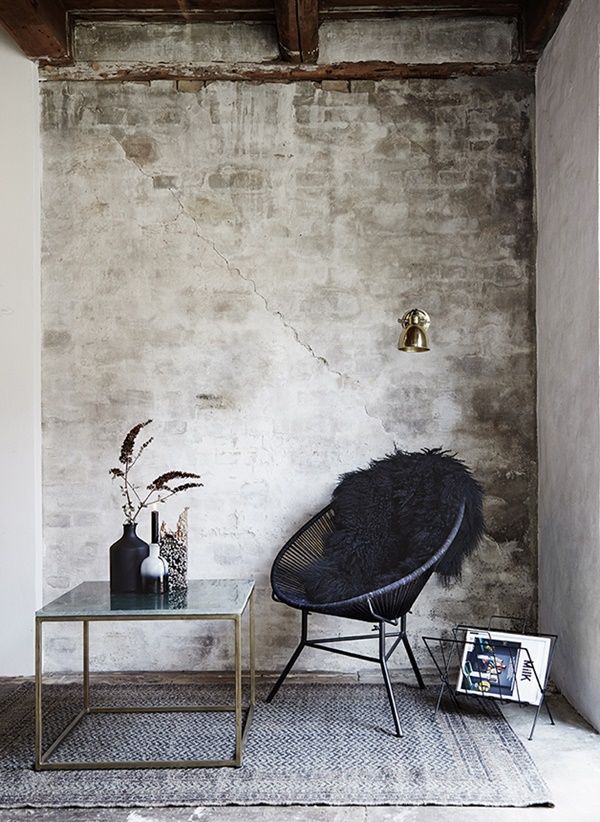 8 reasons to decorate with Acapulco chair / 8 motivos para decorar con la Silla Acapulco / casahaus.net Modern Interior Design, Interior Inspiration, Interior Styling, Interior Architecture, Interior And Exterior, House Interior, Square Marble Coffee Table, Acapulco Chair, Mexican Decor