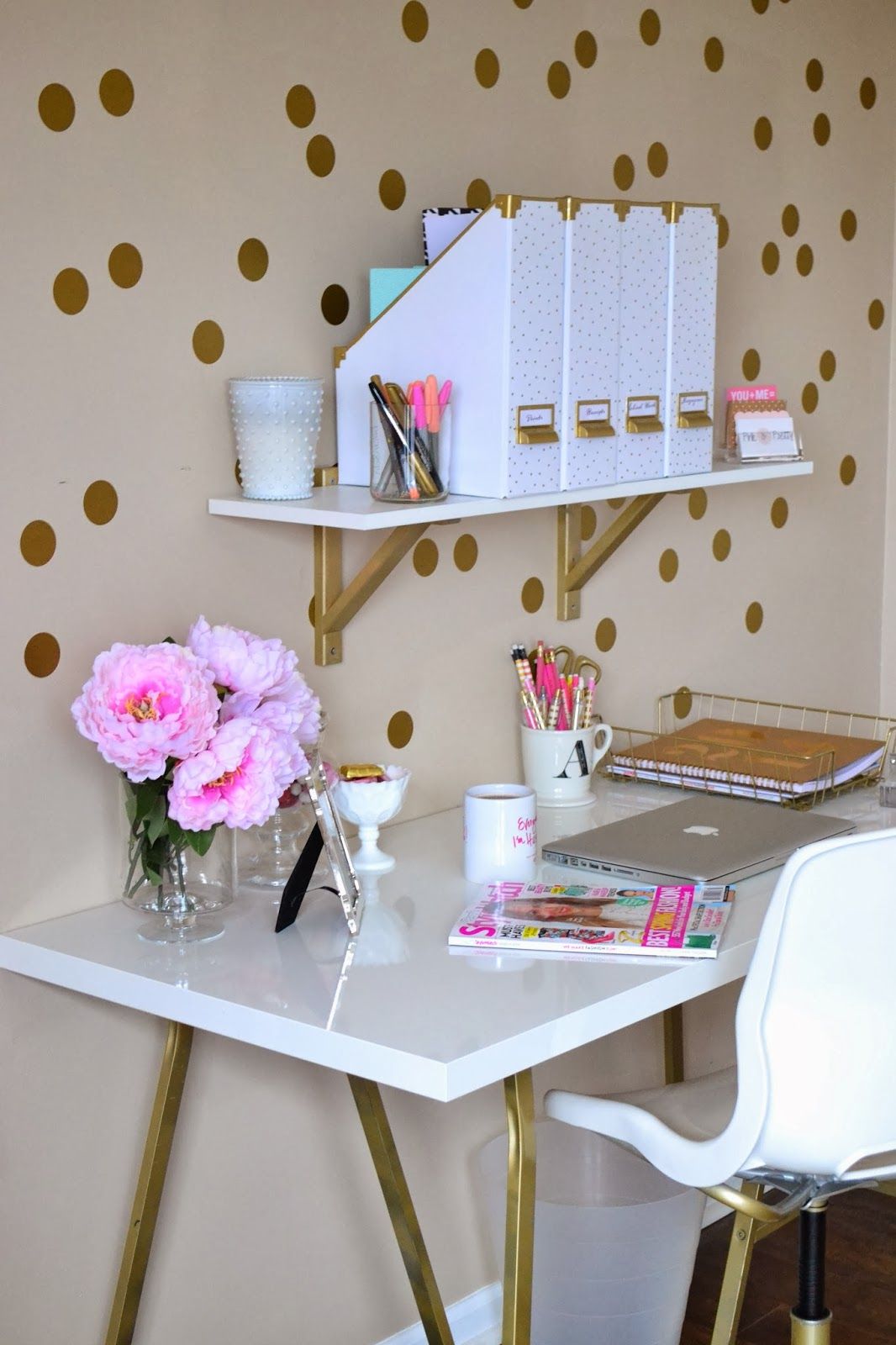 Escritorio impecable #Muebles #Escritorio Gold Bedroom, Teen Bedroom, Bedroom Decor, Bedroom Ideas, White Bedroom, Office Room, Home Office Decor, Office Ideas, Office Furniture