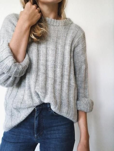 Vertical Stripes knitted sweater designed by PetiteKnit, light grey and shown on model. Pullover Outfit, Raglan Pullover, Pullover Design, Sweater Design, Striped Knit, Stripe Sweater, Grey Sweater, Style Kimono, Mohair Cardigan