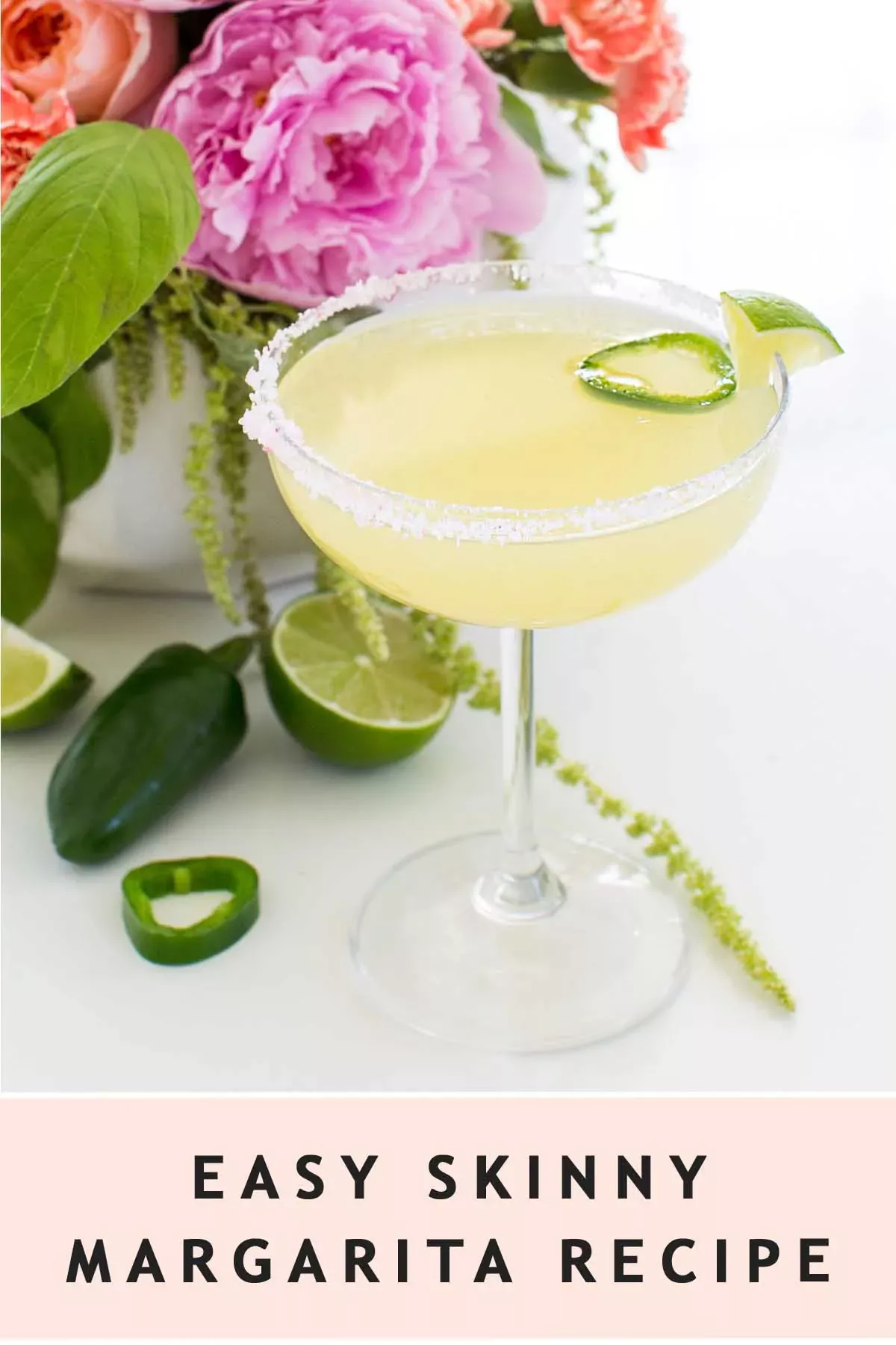 Skinny Jalapeno Margarita - The Best Spicy Margarita Recipe Cocktail Recipes Tequila, Cocktail Sauce Recipe, Summer Vodka Cocktails, Spicy Cocktail, Cocktail Party Food, Margarita Cocktail, Summer Cocktail Recipes, Perfect Cocktails, Cocktail Dress