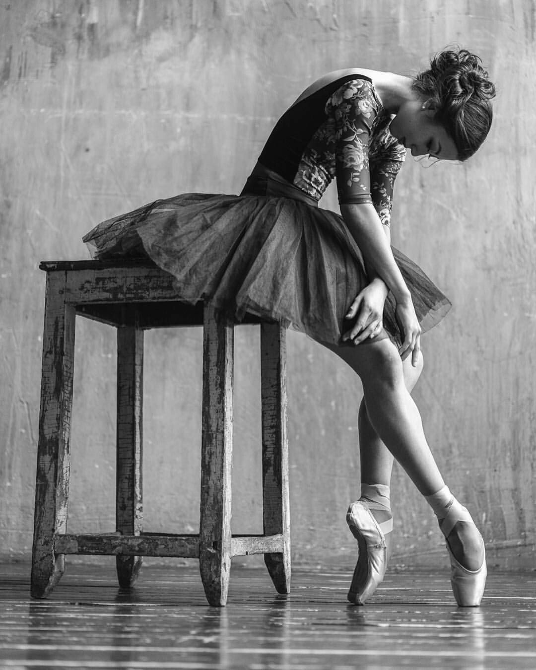 Pin By Sylvie Leone On Adages Et Tango Dancer Photography Dance Photography Poses Dance