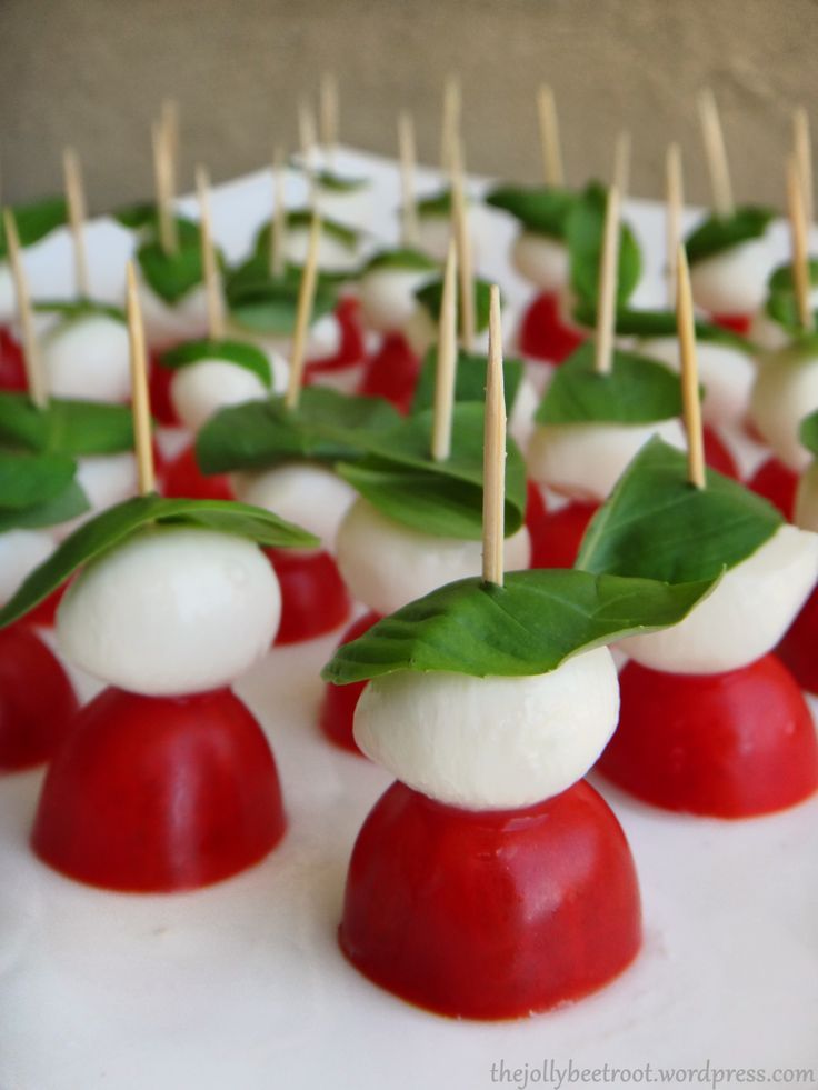 Mussarela De Bufala Com Tomate Cereja TOMATE CEREJA COM MUSSARELA DE BÚFALA | APERITIVOS CARIOCA & DE TODO