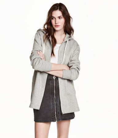 Acik Gri Kircilli Yumusak Sweatshirt Kumastan Duz Kesimli Astarli Ve Buzgu Bagli Kapusonlu Onu Fermuarli Yanlari Yirtmacli Ce Mont Kapusonlu Moda Stilleri