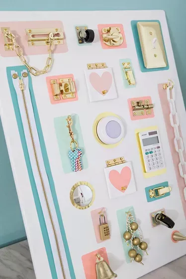 How To Make ADORABLE Toddler Busy Boards Without Power Tools! Baby Learning Activities, Infant Activities, Educational Activities, Kids Learning, Baby Toys Diy, Baby Crafts, Diy Baby Stuff, Toys For Babies, Diy Busy Board
