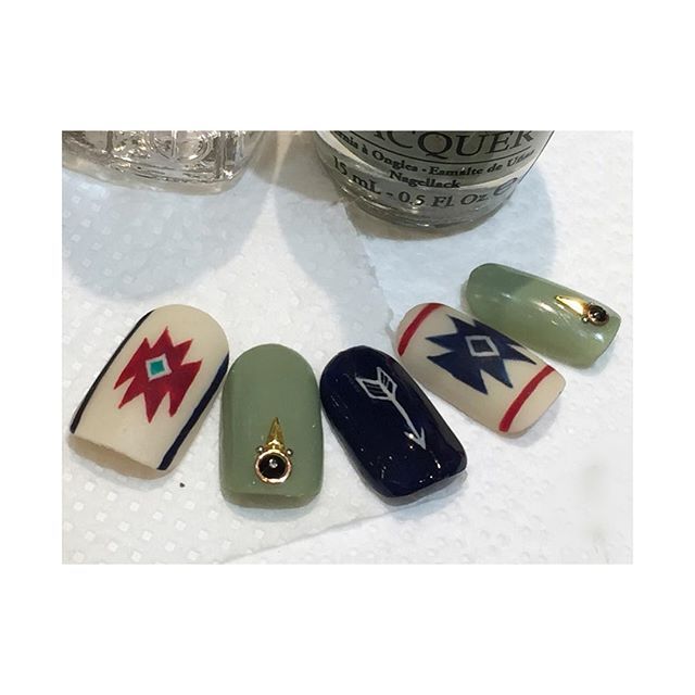 甘すぎないのがいい感じ 個性的で大人っぽい オルテガ柄 のネイル集 Girly 日本のネイルアート スタイリッシュなネイル ネイル 甘すぎないのがいい感じ 個性的で大人っぽい オルテガ柄 のネイル集 Girly 日本のネイルアート スタイリッシュなネイル ネイル
