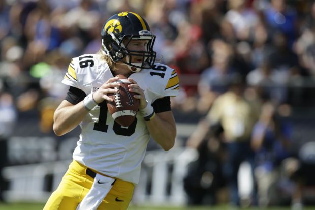 Clarity At Quarterback Helps Hawkeyes Grow Iowa Hawkeye Football Nfl Players Hawkeye Football