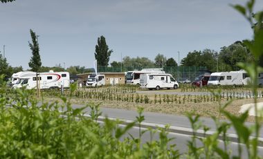 Vom Wohnmobil-Stellplatz direkt ins warme Wasser - Promobil Europa Camping, Bad Wimpfen, Recreational Vehicles, Simple Life, Sport, Canoeing, Public Bathing, Bike Rides, Deporte