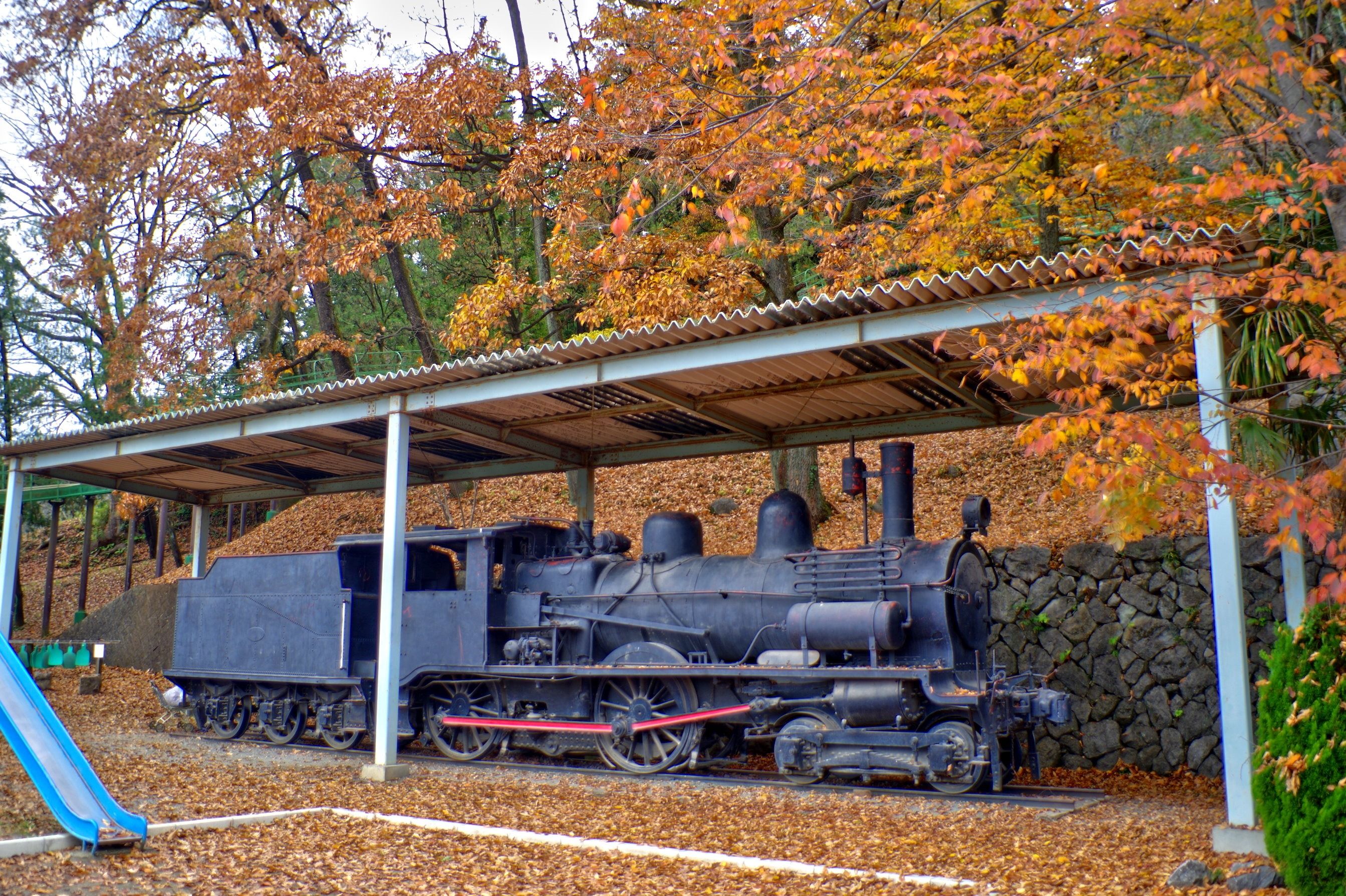蓬莱山の紅葉と葛生のsl 鉄道 写真 駅 ホーム 蒸気機関車 蓬莱山の紅葉と葛生のsl 鉄道 写真 駅 ホーム 蒸気機関車
