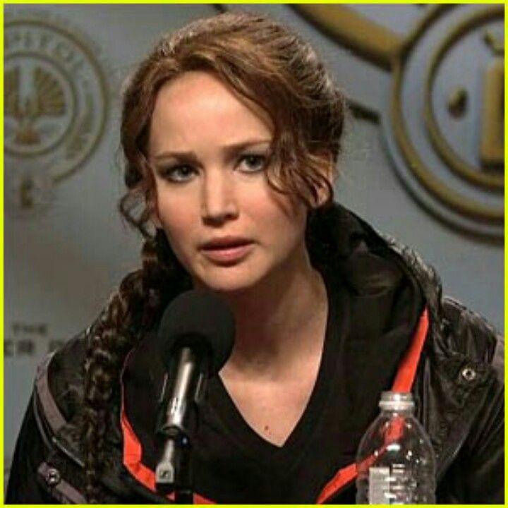 Jennifer Lawrence As Katniss In SNL Skit So Hilarious Hunger Games jennifer-lawrence-as-katniss-in-snl-skit-so-hilarious-hunger-games