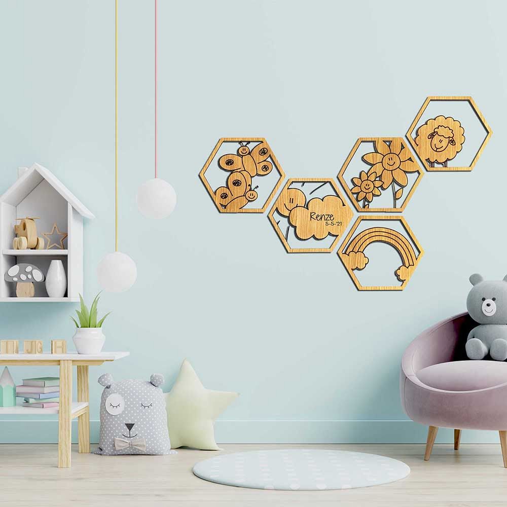 Houten wanddecoratie kinderkamer hexagons - een trendy wanddecoratie met leuke designs voor op de kinderkamer of speelhoek. Mix en match de figuren voor een speels effect en voeg zelfs een eigen naam toe. Een unieke decoratie voor elk interieur en een perfect kraam cadeau voor elke nieuwe mama en papa! Use Of Technology, Creative, Products, Gadget