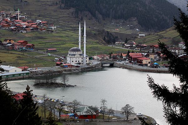 Trabzon’da 2013 Turizm Sezonu Bereketi Places To Travel, Canal, Structures, Destinations, Holiday Destinations, Travel Destinations