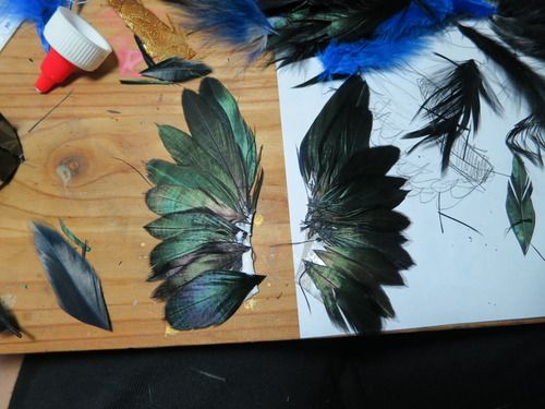 due to the popularity of the wings post i did i made a tutorial on how i make these :> i will show you how to make something like this (this method can be applied to all sorts of wings so don’t click... Fairy Crafts, Diy Fairy, Diy And Crafts, Arts And Crafts, Feather Wings, Feather Art, How To Make Wings, Types Of Feathers, Instalation Art
