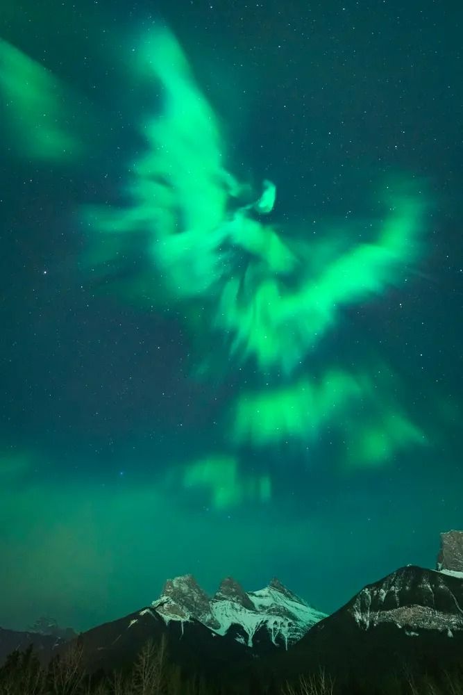 How to Chase the Aurora Borealis in Alberta