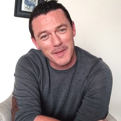 Live Chat Luke Evans Live Chat Luke Evans